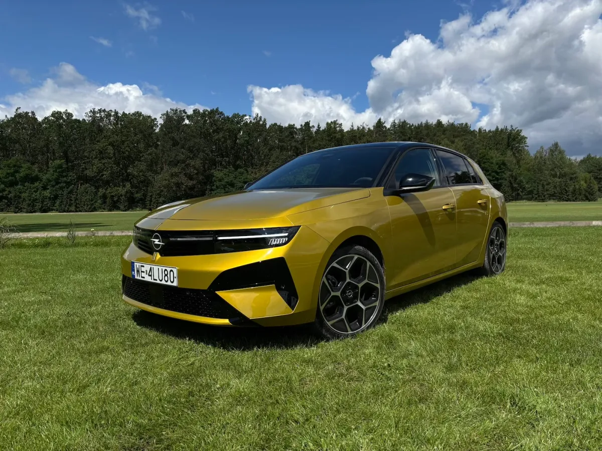 Opel Astra to klasyczny hatchback w świecie SUV-ów. Sprawdziliśmy najnowszą wersję
